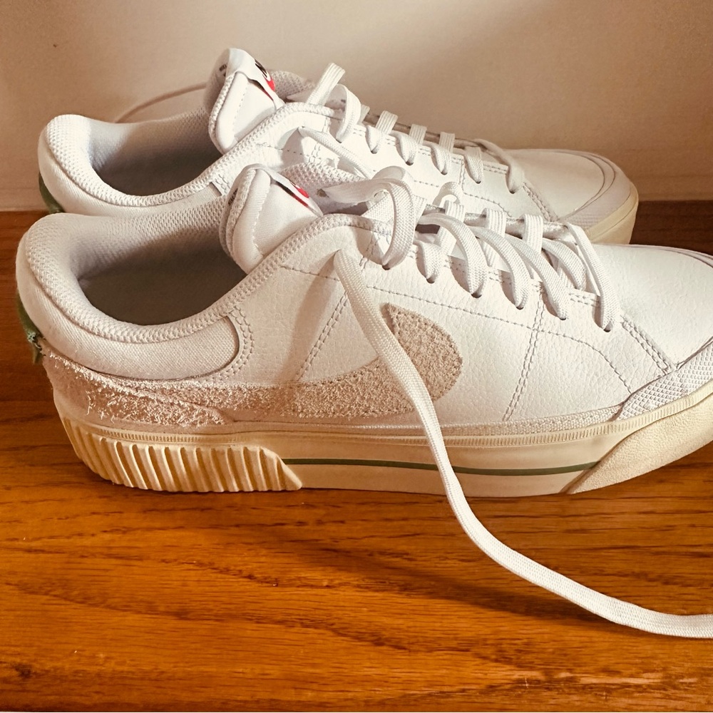 NWOT-Nike Women's White with Green accent Low-Top Leather Sneakers